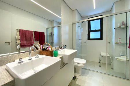Apartamento à venda com 120m², 4 quartos e 2 vagas Apartamento à venda com 120m², 4 quartos e 2 vagasBanheiro da Suíte 1