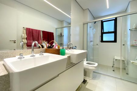 Apartamento à venda com 120m², 4 quartos e 2 vagas Apartamento à venda com 120m², 4 quartos e 2 vagasBanheiro da Suíte 1