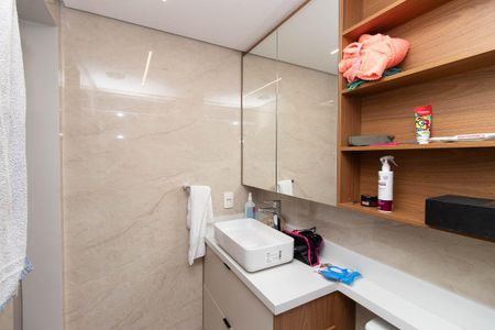Apartamento à venda com 69m², 2 quartos e 1 vaga Apartamento à venda com 69m², 2 quartos e 1 vagaBanheiro da Suíte