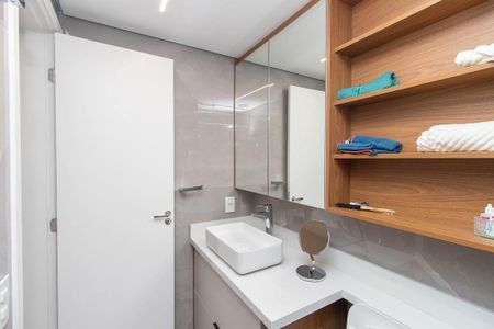 Apartamento à venda com 69m², 2 quartos e 1 vaga Apartamento à venda com 69m², 2 quartos e 1 vagaBanheiro Social