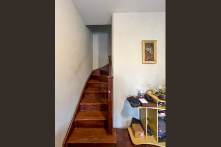 Escada  de casa à venda com 2 quartos, 90m² em Vila Gumercindo, São Paulo