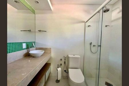 Casa para alugar com 220m², 5 quartos e 4 vagas Casa para alugar com 220m², 5 quartos e 4 vagasBanheiro
