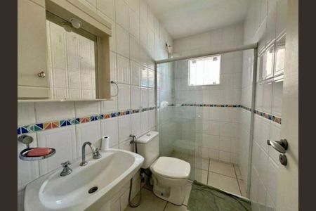 Casa para alugar com 220m², 5 quartos e 4 vagas Casa para alugar com 220m², 5 quartos e 4 vagasBanheiro