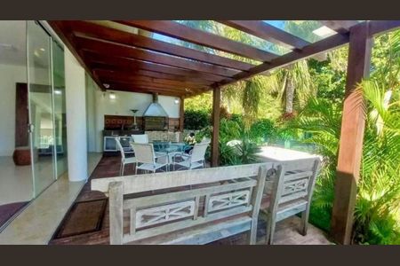 Casa para alugar com 220m², 5 quartos e 4 vagas