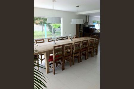 Casa para alugar com 220m², 5 quartos e 4 vagas