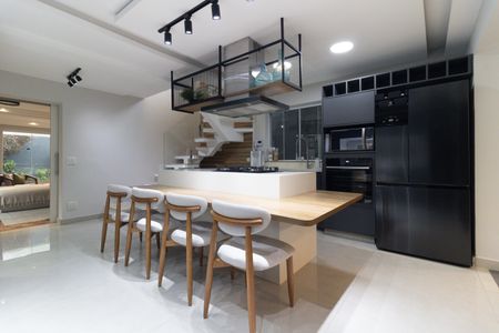Casa à venda com 400m², 5 quartos e 5 vagasCozinha 