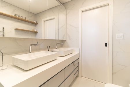 Casa à venda com 400m², 5 quartos e 5 vagasBanheiro da Suíte 1