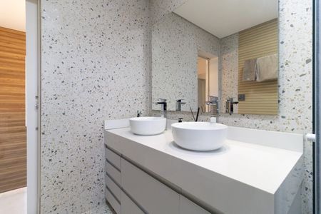 Casa à venda com 400m², 5 quartos e 5 vagasBanheiro Social 