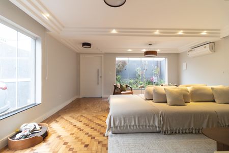 Sala de casa à venda com 5 quartos, 300m² em Vila Brasilina, São Paulo