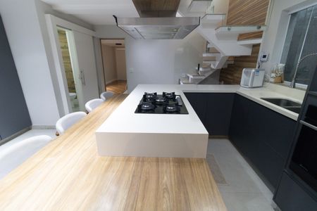Casa à venda com 400m², 5 quartos e 5 vagasCozinha 