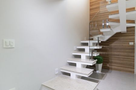 Casa à venda com 400m², 5 quartos e 5 vagasEscada