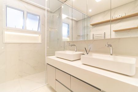 Casa à venda com 400m², 5 quartos e 5 vagasBanheiro da Suíte 1