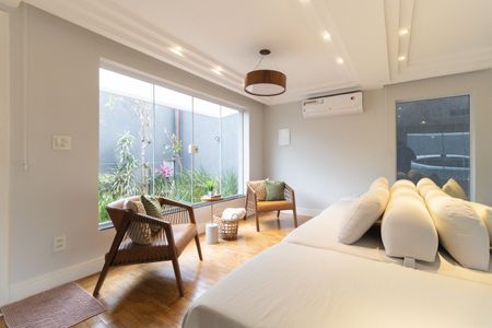 Sala de casa à venda com 5 quartos, 300m² em Vila Brasilina, São Paulo