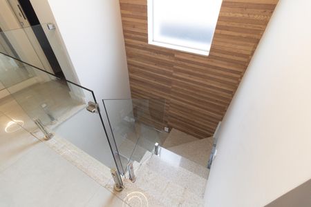 Casa à venda com 400m², 5 quartos e 5 vagasEscada