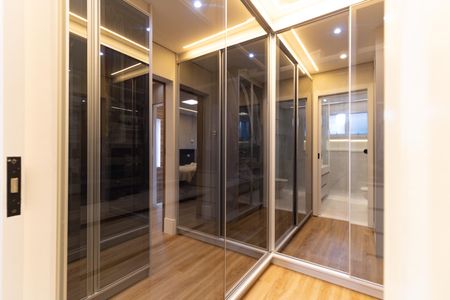 Casa à venda com 400m², 5 quartos e 5 vagasCloset da Suíte 1