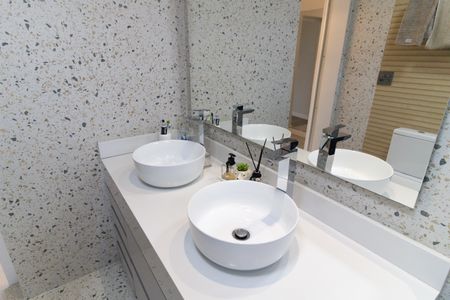 Casa à venda com 400m², 5 quartos e 5 vagasBanheiro Social 
