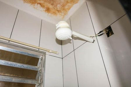 Casa de condomínio para alugar com 103m², 3 quartos e 1 vagaBanheiro - 1º Pavimento