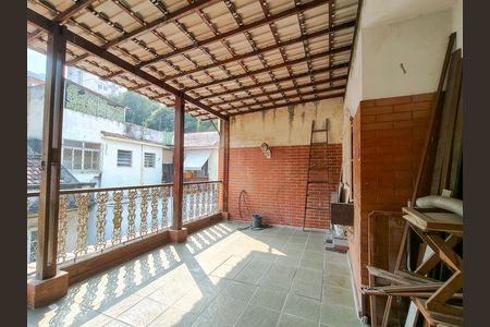 Casa à venda com 154m², 4 quartos e sem vaga Casa à venda com 154m², 4 quartos e sem vagaVaranda