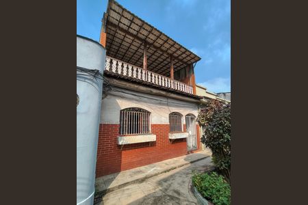 Casa à venda com 154m², 4 quartos e sem vaga Casa à venda com 154m², 4 quartos e sem vagaFachada