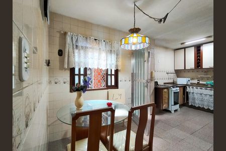 Casa à venda com 154m², 4 quartos e sem vaga Casa à venda com 154m², 4 quartos e sem vagaCozinha
