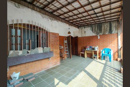 Casa à venda com 154m², 4 quartos e sem vaga Casa à venda com 154m², 4 quartos e sem vagaVaranda