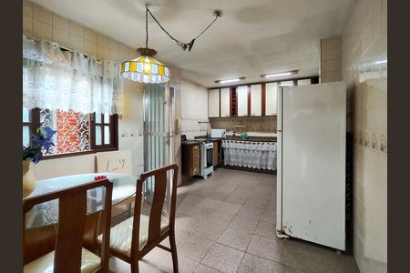 Casa à venda com 154m², 4 quartos e sem vaga Casa à venda com 154m², 4 quartos e sem vagaCozinha