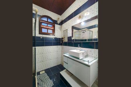Casa à venda com 154m², 4 quartos e sem vaga Casa à venda com 154m², 4 quartos e sem vagaBanheiro Corredor