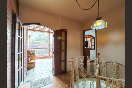 Casa à venda com 154m², 4 quartos e sem vaga Casa à venda com 154m², 4 quartos e sem vagaHall social