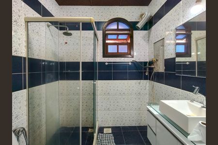 Casa à venda com 154m², 4 quartos e sem vaga Casa à venda com 154m², 4 quartos e sem vagaBanheiro Corredor