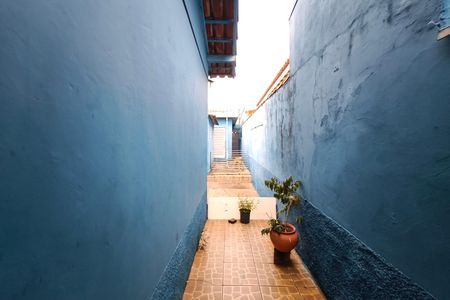 Corredor - Quintal de casa à venda com 2 quartos, 300m² em Jardim Londres, Campinas