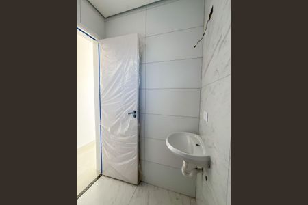 Banheiro de kitnet/studio para alugar com 1 quarto, 37m² em Jardim Santo Elias, São Paulo