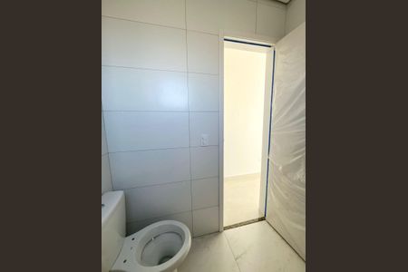Banheiro de kitnet/studio para alugar com 1 quarto, 37m² em Jardim Santo Elias, São Paulo
