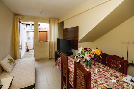 Casa para alugar com 2 quartos, 79m² em Rio Branco, Belo Horizonte