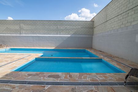 Apartamento para alugar com 60m², 2 quartos e 1 vaga Apartamento para alugar com 60m², 2 quartos e 1 vagaÁrea Comum - Piscinas