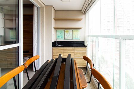 Apartamento à venda com 58m², 2 quartos e 1 vaga Apartamento à venda com 58m², 2 quartos e 1 vagaVaranda
