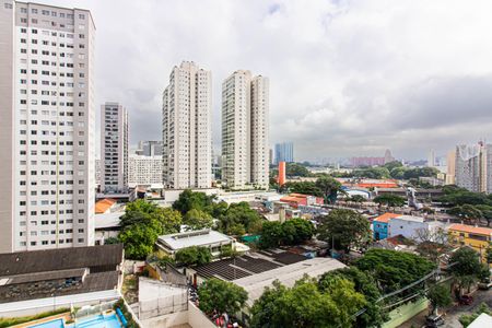 Apartamento à venda com 58m², 2 quartos e 1 vaga Apartamento à venda com 58m², 2 quartos e 1 vagaVaranda
