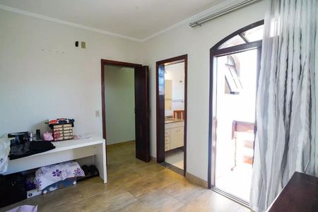 Quarto de casa à venda com 3 quartos, 280m² em Jardim Ocara, Santo André