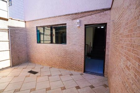 Área externa de casa à venda com 3 quartos, 280m² em Jardim Ocara, Santo André