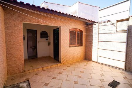 Área externa de casa à venda com 3 quartos, 280m² em Jardim Ocara, Santo André