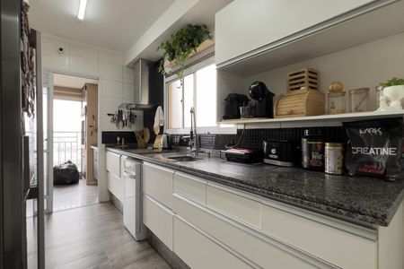 Apartamento à venda com 134m², 3 quartos e 2 vagas Apartamento à venda com 134m², 3 quartos e 2 vagasCozinha e Área de Serviço