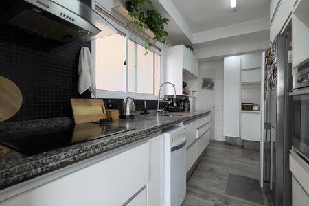 Apartamento à venda com 134m², 3 quartos e 2 vagas Apartamento à venda com 134m², 3 quartos e 2 vagasCozinha e Área de Serviço