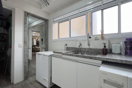 Apartamento à venda com 134m², 3 quartos e 2 vagas Apartamento à venda com 134m², 3 quartos e 2 vagasCozinha e Área de Serviço