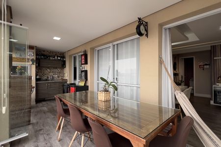 Apartamento à venda com 134m², 3 quartos e 2 vagas Apartamento à venda com 134m², 3 quartos e 2 vagasVaranda gourmet