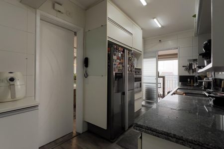 Apartamento à venda com 134m², 3 quartos e 2 vagas Apartamento à venda com 134m², 3 quartos e 2 vagasCozinha e Área de Serviço