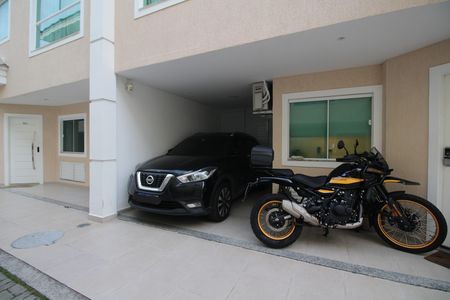 Garagem de casa de condomínio à venda com 3 quartos, 142m² em Taquara, Rio de Janeiro