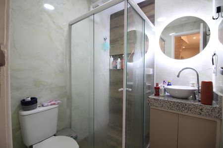 Casa de condomínio à venda com 142m², 3 quartos e 2 vagasBanheiro Social 2