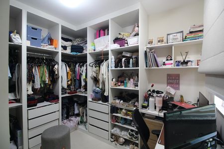 Casa de condomínio à venda com 142m², 3 quartos e 2 vagasQuarto 3 - Closet