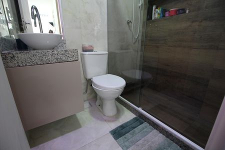 Casa de condomínio à venda com 142m², 3 quartos e 2 vagasBanheiro Social 1