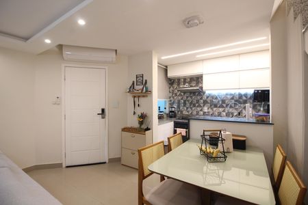 Casa de condomínio à venda com 142m², 3 quartos e 2 vagasSala