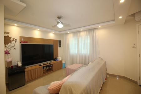 Casa de condomínio à venda com 142m², 3 quartos e 2 vagasSala